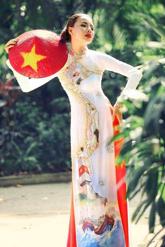 Người mẫu Lại Thanh Hương mặc áo dài biển Đông - ảnh 7