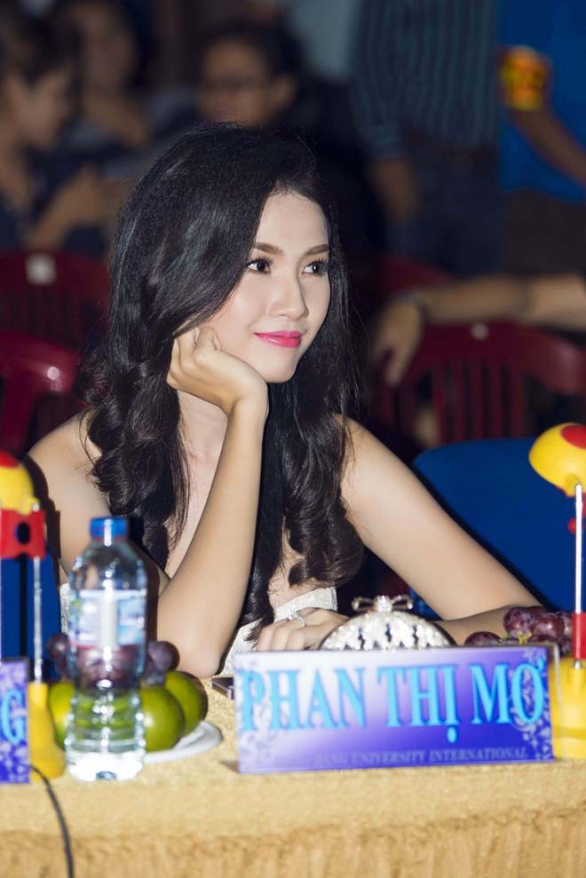 Phan Thị Mơ khoe vòng một gợi cảm trên ghế nóng - ảnh 8