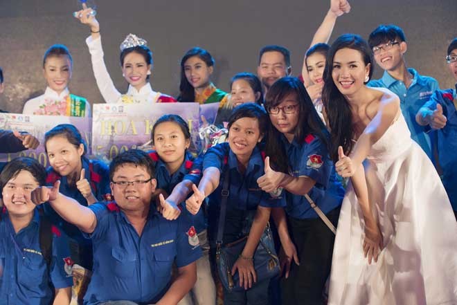 Phan Thị Mơ khoe vòng một gợi cảm trên ghế nóng - ảnh 12