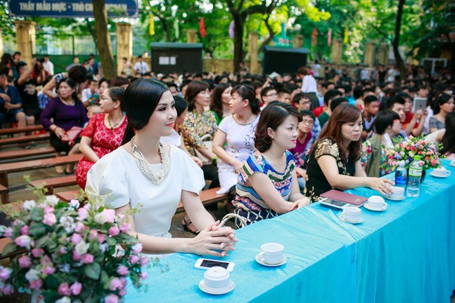 Ngọc Hân về thăm trường cũ - ảnh 1