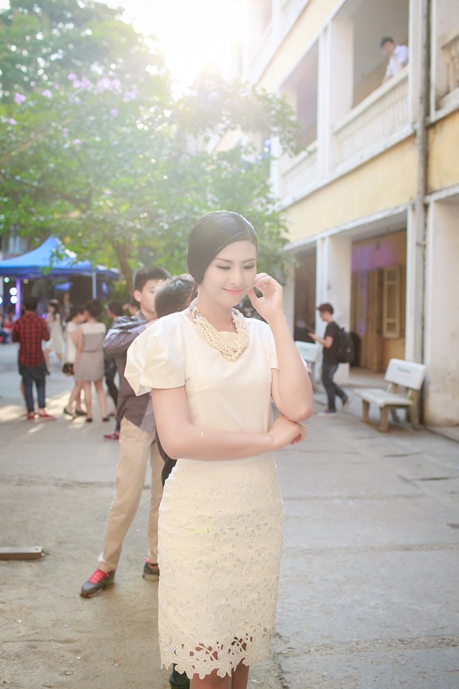 Ngọc Hân về thăm trường cũ - ảnh 4
