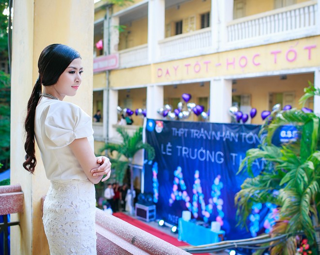 Ngọc Hân về thăm trường cũ - ảnh 6