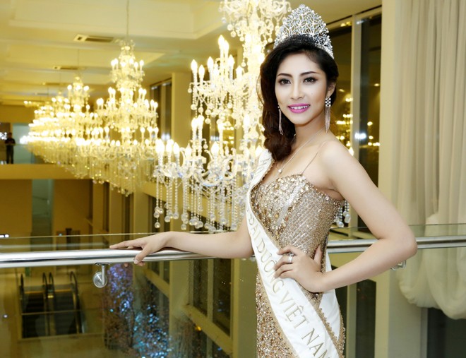 Á hậu Thanh Vy khoe sắc bên Hoa hậu Đại dương - ảnh 1