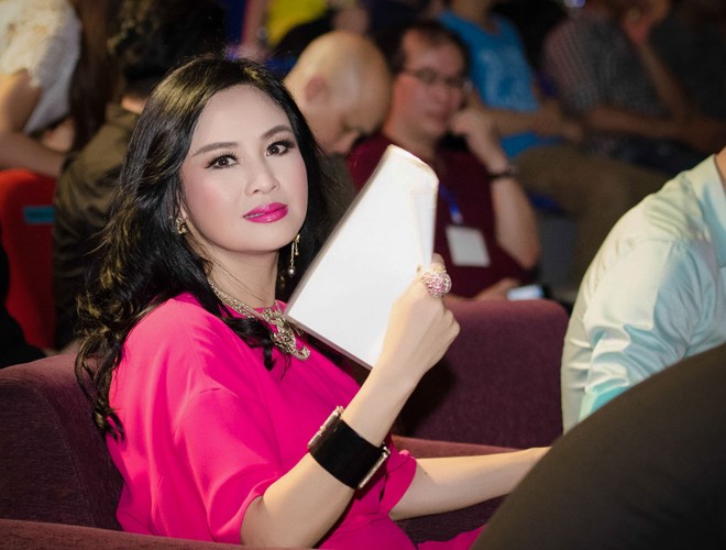 Hai diva Thanh Lam, Mỹ Linh đọ nhan sắc lộng lẫy - ảnh 4
