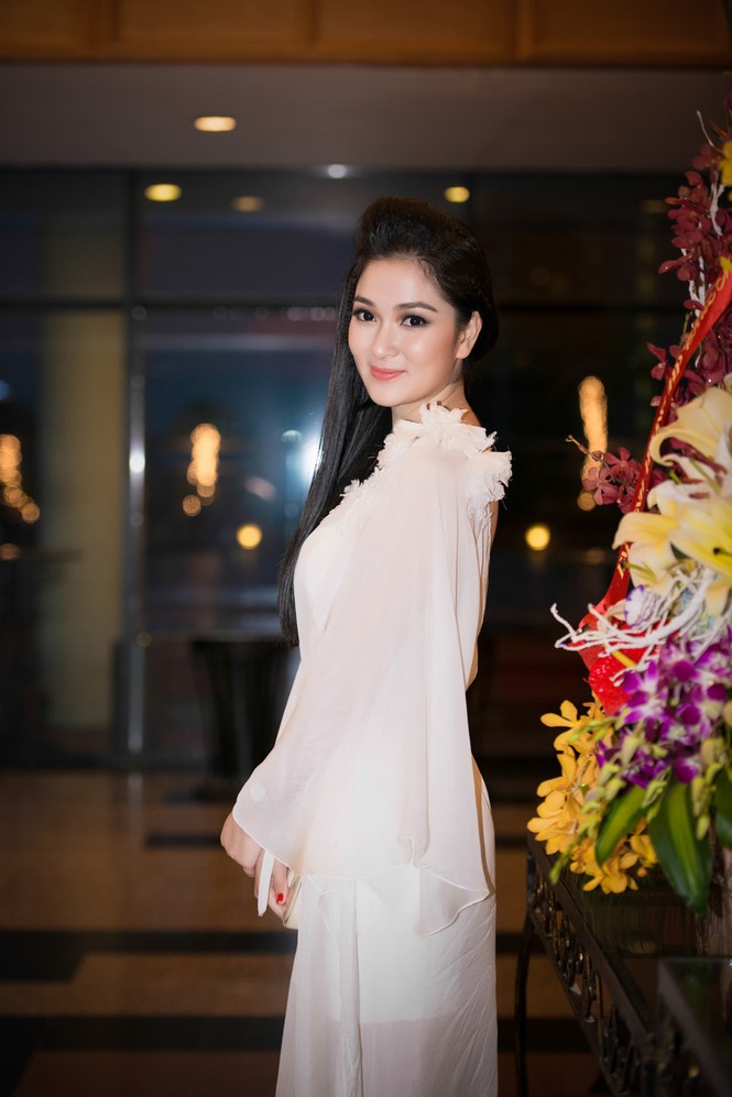 Hoa hậu Nguyễn Thị Huyền bất ngờ 'tái xuất' đầy quyến rũ - ảnh 6