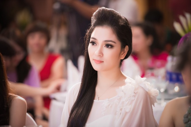 Hoa hậu Nguyễn Thị Huyền bất ngờ 'tái xuất' đầy quyến rũ - ảnh 8