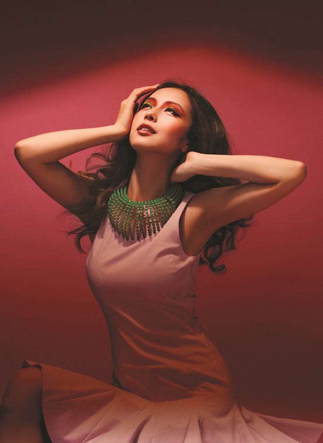Jennifer Phạm hóa 'yêu nữ thích hàng hiệu' - ảnh 4