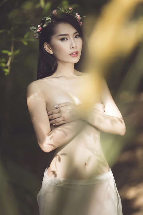 Lan Hương bán nude khoe ngực trần táo bạo - ảnh 5
