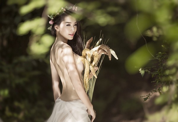 Lan Hương bán nude khoe ngực trần táo bạo - ảnh 8