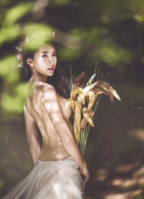Lan Hương bán nude khoe ngực trần táo bạo - ảnh 9