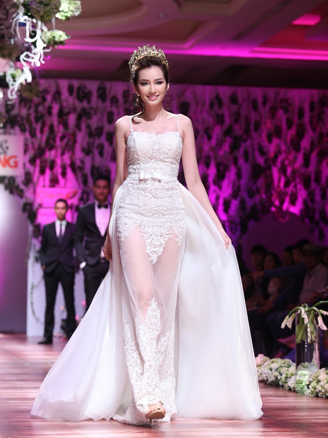 Minh Triệu, Lan Khuê sexy với váy cưới ren xuyên thấu - ảnh 10