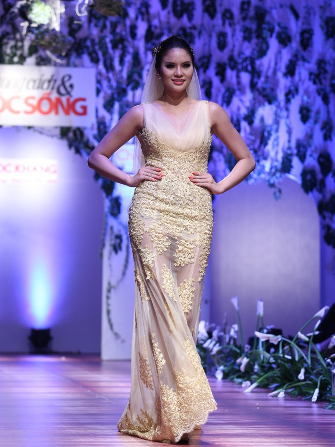 Minh Triệu, Lan Khuê sexy với váy cưới ren xuyên thấu - ảnh 6
