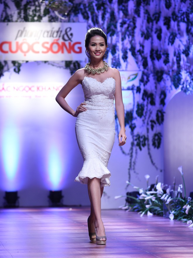 Minh Triệu, Lan Khuê sexy với váy cưới ren xuyên thấu - ảnh 7