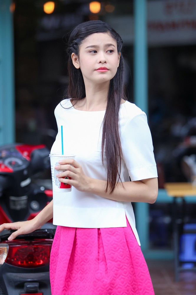 Trương Quỳnh Anh hóa quý cô sành điệu trên phố - ảnh 4