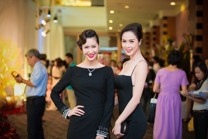 Ngẩn ngơ với lưng ong gợi cảm của Vũ Ngọc Anh - ảnh 12