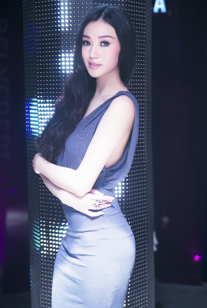 Khánh My khoe lưng trần sexy quyến rũ Hồ Đức Vĩnh - ảnh 11