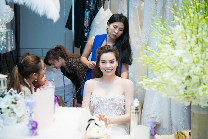 Hà Hồ, Lệ Quyên mặc váy cưới trình diễn trên sân khấu - ảnh 6