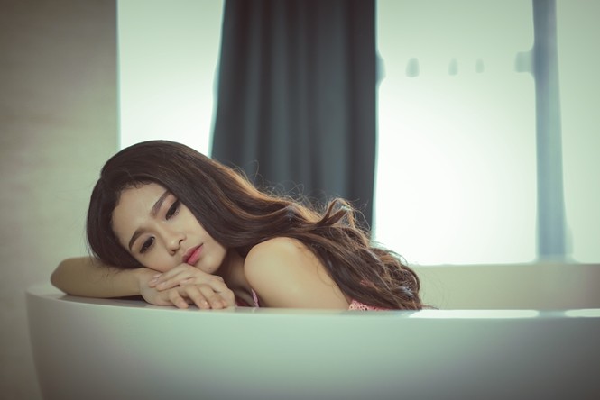 Trương Quỳnh Anh mặc bikini sặc sỡ trong MV mới - ảnh 6