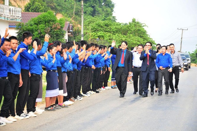 Khánh thành làng Hữu nghị thanh niên biên giới Lào - Việt - ảnh 2