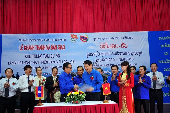 Khánh thành làng Hữu nghị thanh niên biên giới Lào - Việt - ảnh 4