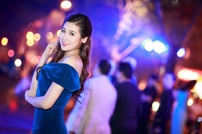 Á hậu Tú Anh mặc váy xẻ gợi cảm dự tiệc - ảnh 2