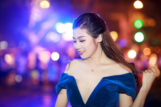 Á hậu Tú Anh mặc váy xẻ gợi cảm dự tiệc - ảnh 6