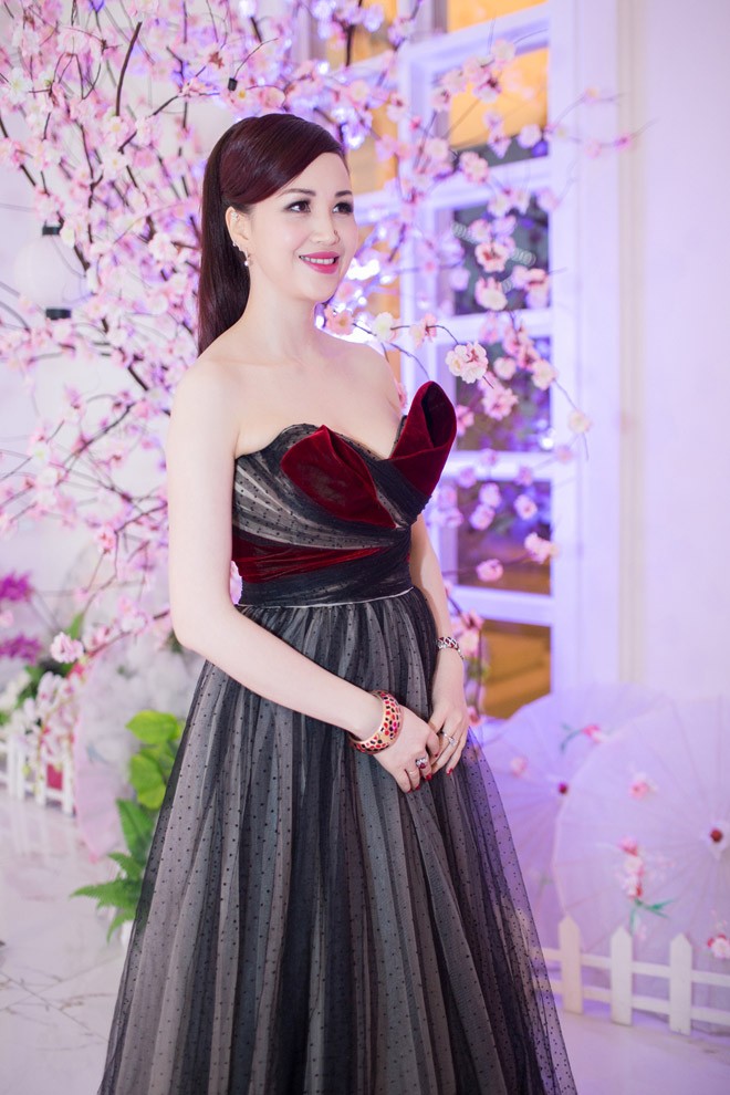 Hoa hậu Diệu Hoa đẹp mặn mà ở tuổi 45 - ảnh 3