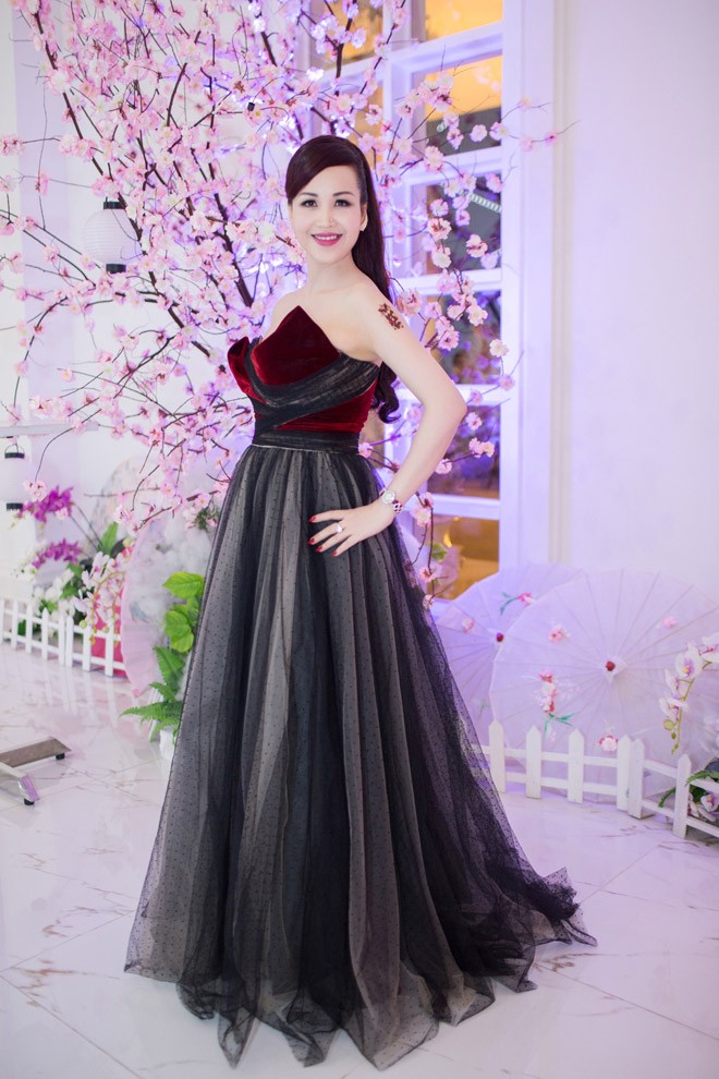 Hoa hậu Diệu Hoa đẹp mặn mà ở tuổi 45 - ảnh 4