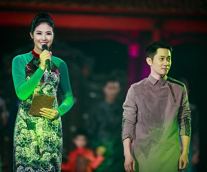 Hoa hậu Ngọc Hân, Thùy Dung trình diễn áo dài tại Văn Miếu - ảnh 2