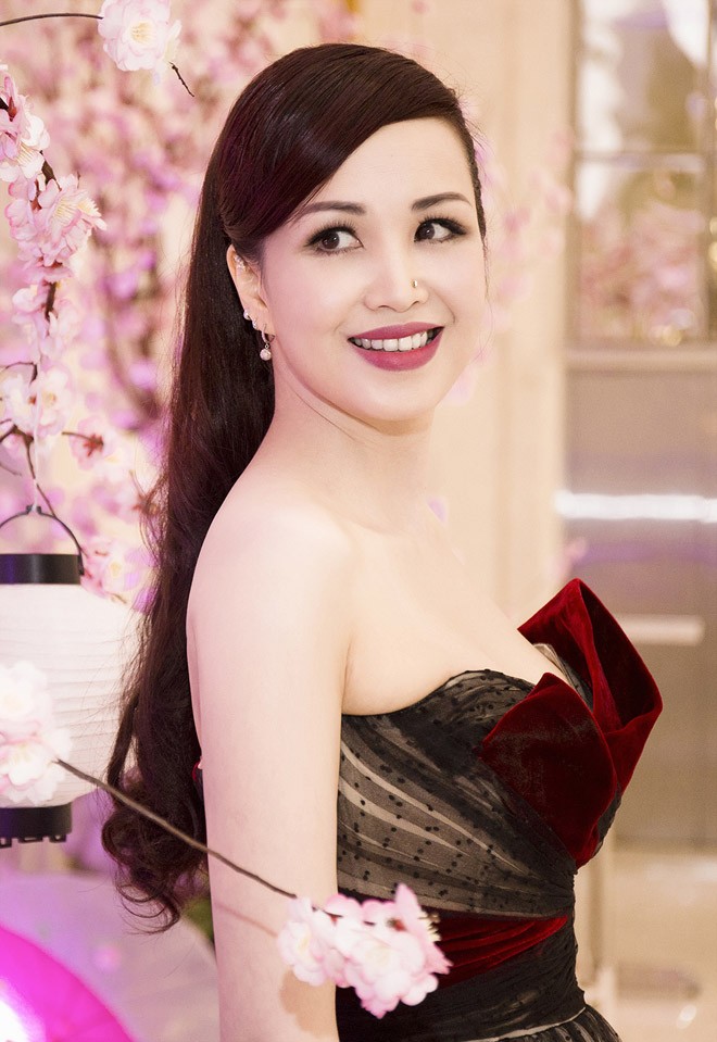 Hoa hậu Diệu Hoa đẹp mặn mà ở tuổi 45 - ảnh 5