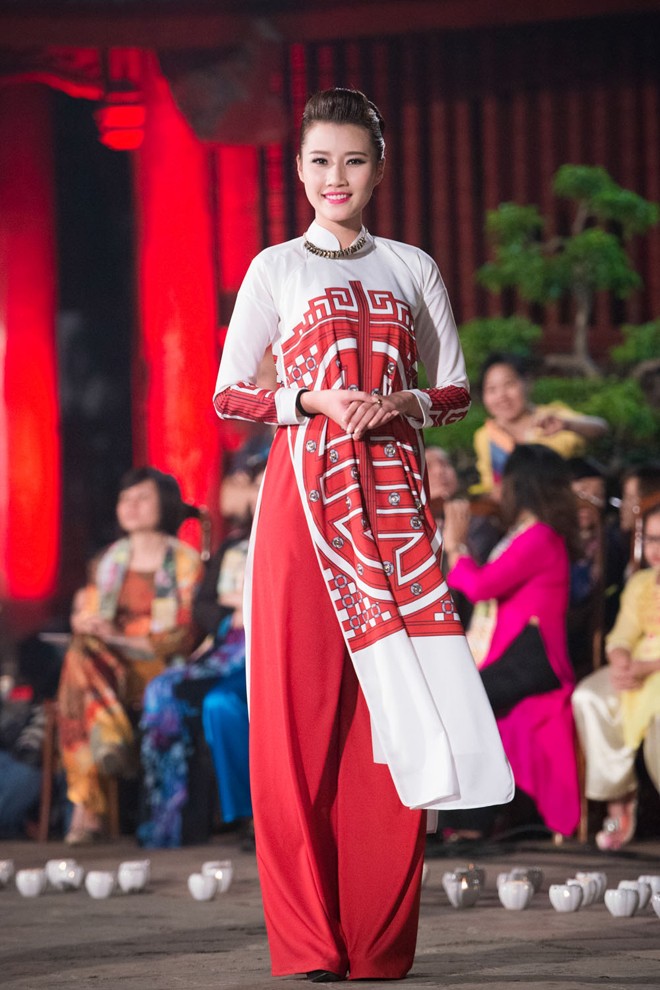 Hoa hậu Ngọc Hân, Thùy Dung trình diễn áo dài tại Văn Miếu - ảnh 13