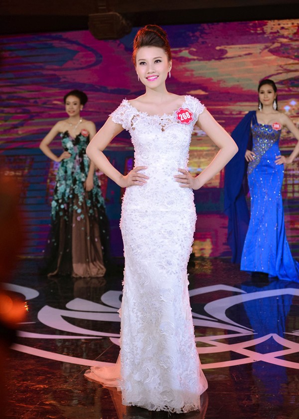 Ngắm 20 thí sinh phía Bắc trong trang phục váy dạ hội - ảnh 19