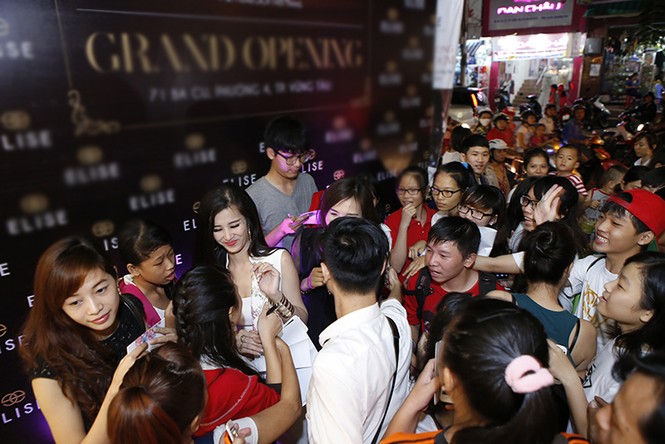 Đông Nhi khoe chân dài sexy khiến fans 'náo loạn' - ảnh 4