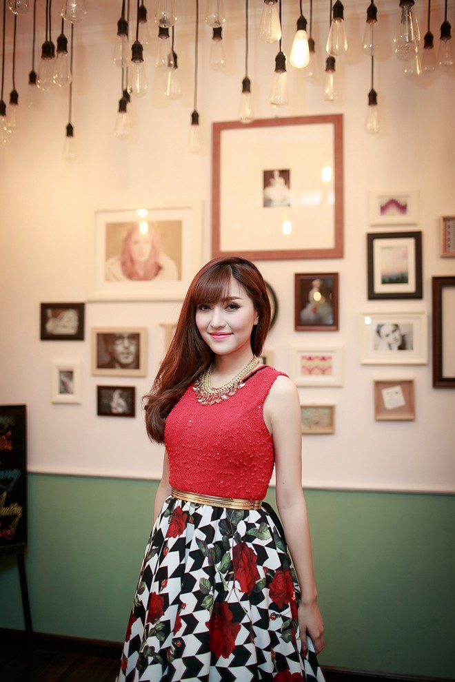 Bích Phương Idol nồng nàn, quyến rũ giữa thu Hà Nội - ảnh 1