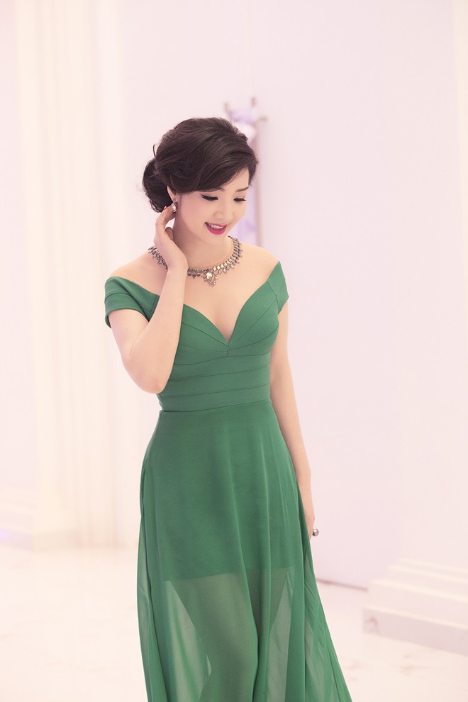 Hoa hậu Giáng My diện váy dạ hội xanh gợi cảm - ảnh 9