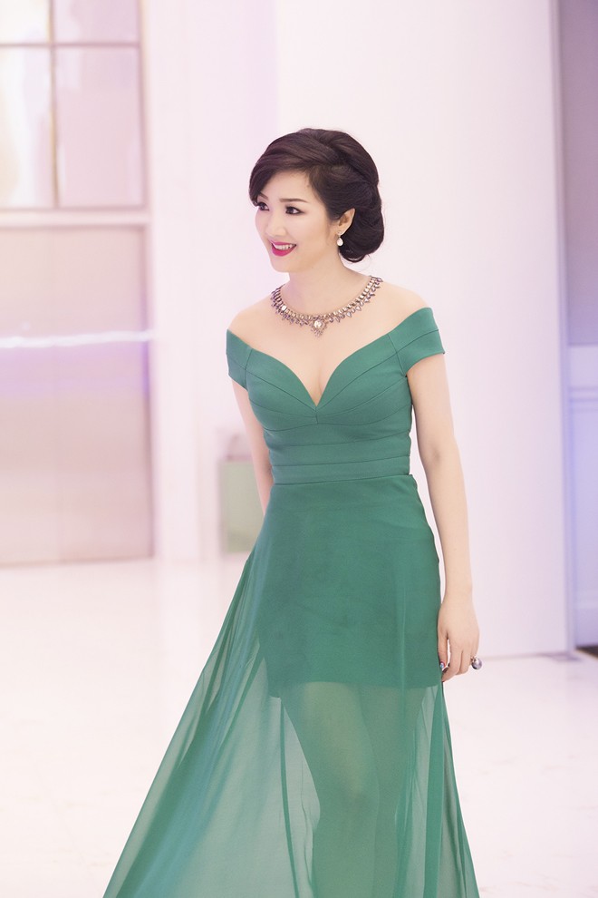 Hoa hậu Giáng My diện váy dạ hội xanh gợi cảm - ảnh 8