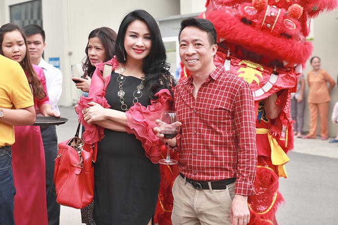 Thanh Lam, Anh Thơ rạng rỡ mừng Trọng Tấn làm ông chủ - ảnh 7