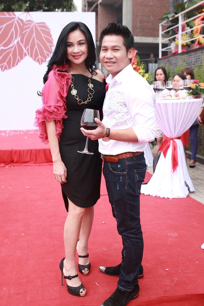 Thanh Lam, Anh Thơ rạng rỡ mừng Trọng Tấn làm ông chủ - ảnh 6