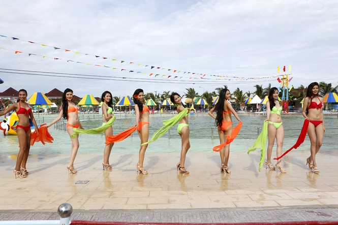 Thí sinh khoe dáng quyến rũ với áo tắm Xuân Thu - ảnh 7