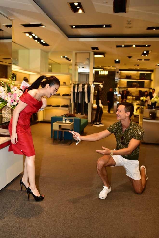 Trương Ngọc Ánh đi mua sắm cùng trai trẻ dịp sinh nhật - ảnh 8