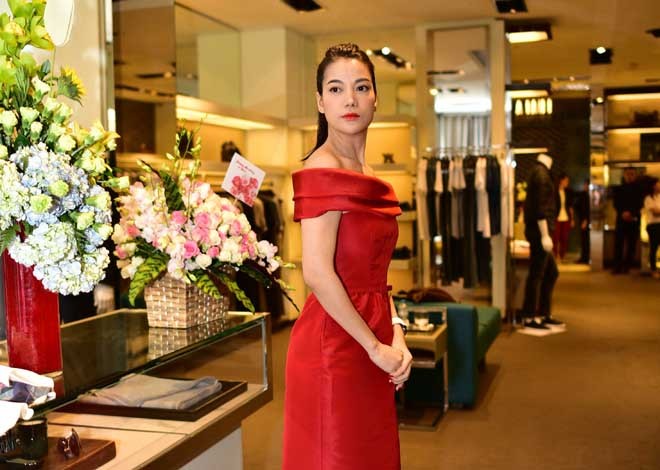 Trương Ngọc Ánh đi mua sắm cùng trai trẻ dịp sinh nhật - ảnh 10