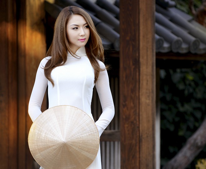 Jennifer Chung đẹp dịu dàng với áo dài tinh khôi - ảnh 3