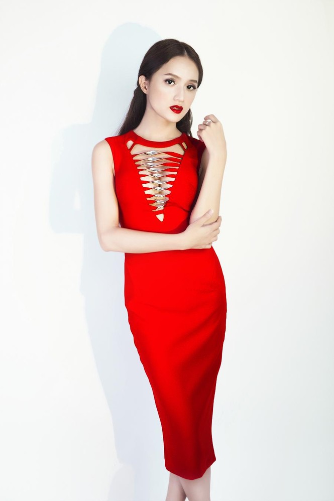 Hương Giang Idol khoe khéo vòng một với váy cut-out - ảnh 4