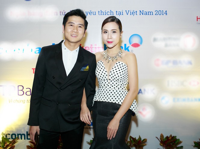 Lưu Hương Giang gợi cảm sánh vai Hồ Hoài Anh dự tiệc - ảnh 1