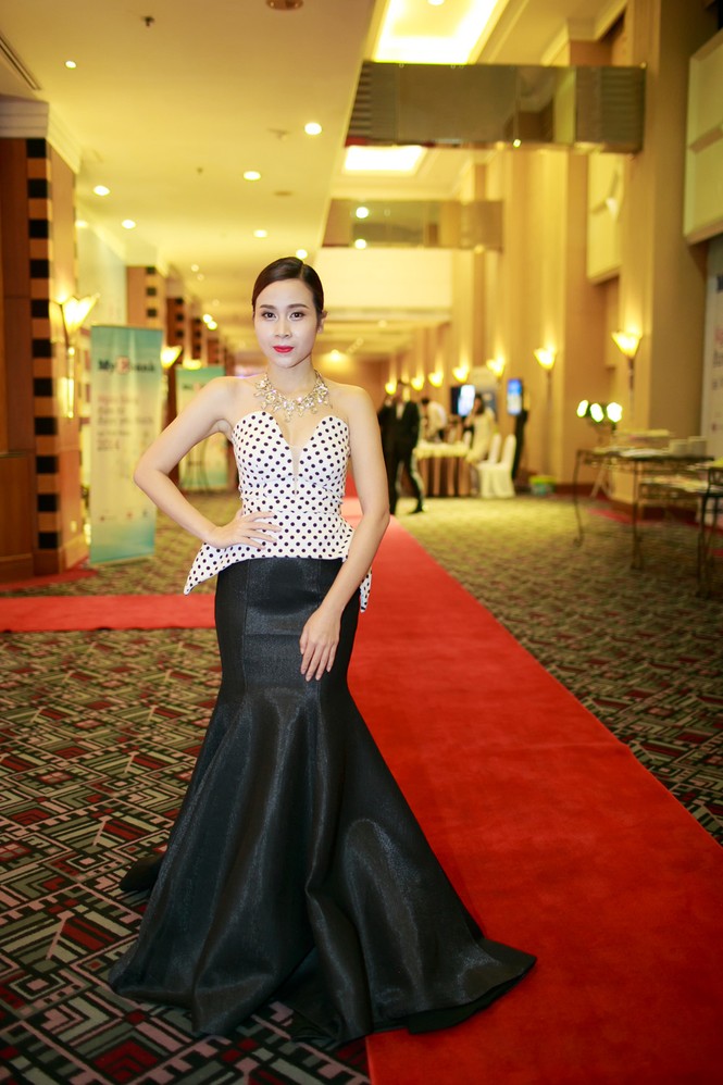 Lưu Hương Giang gợi cảm sánh vai Hồ Hoài Anh dự tiệc - ảnh 7