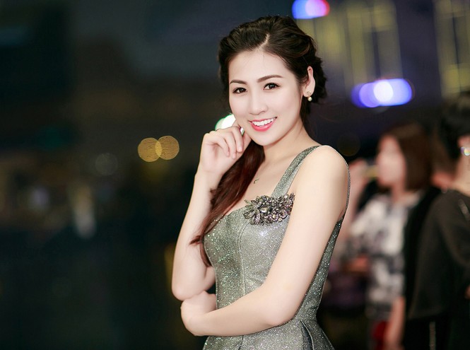 Á hậu Tú Anh lộng lẫy ở Hà Nội, Sài Gòn trong cùng 1 ngày - ảnh 11