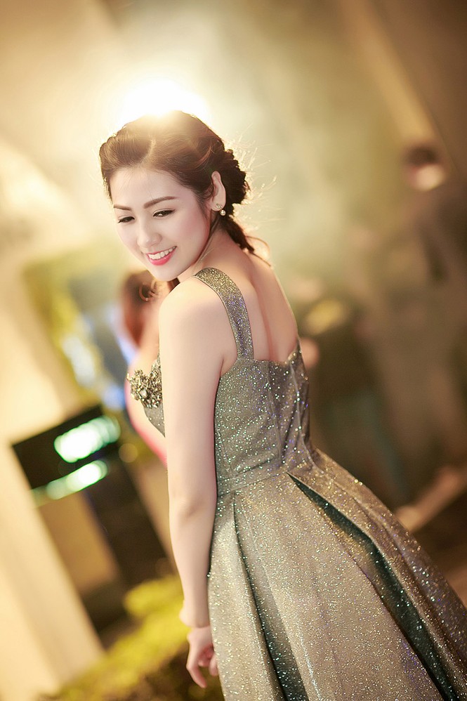 Á hậu Tú Anh lộng lẫy ở Hà Nội, Sài Gòn trong cùng 1 ngày - ảnh 12