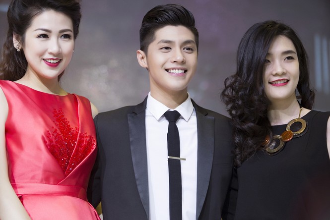 Á hậu Tú Anh lộng lẫy ở Hà Nội, Sài Gòn trong cùng 1 ngày - ảnh 7