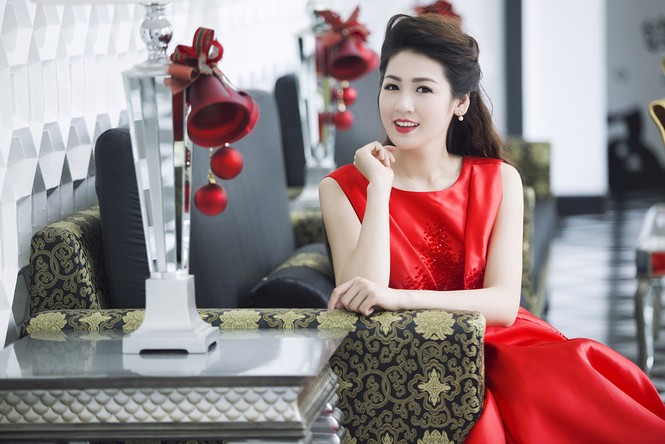 Á hậu Tú Anh lộng lẫy ở Hà Nội, Sài Gòn trong cùng 1 ngày - ảnh 2