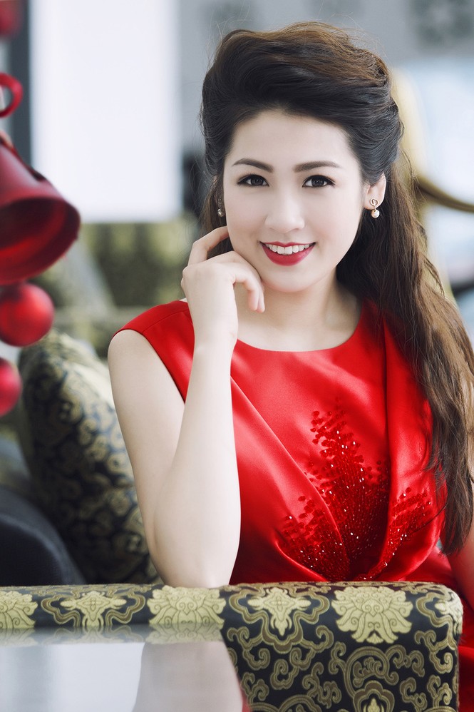 Á hậu Tú Anh lộng lẫy ở Hà Nội, Sài Gòn trong cùng 1 ngày - ảnh 3